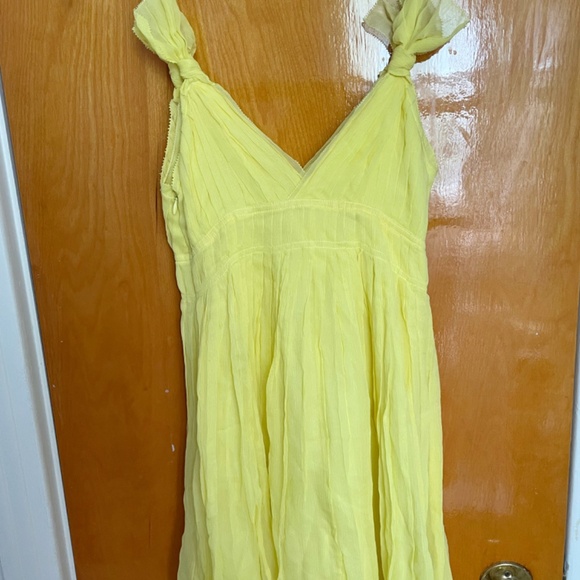 Bright yellow dress - Picture 3 of 4